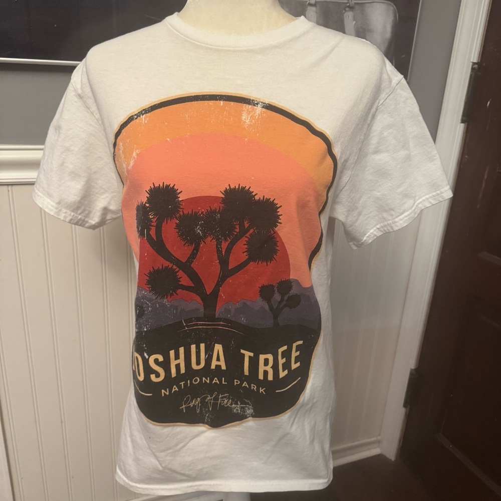 Ring of Fire Joshua Tree Graphic 100% Cotton Tshirt Size Medium